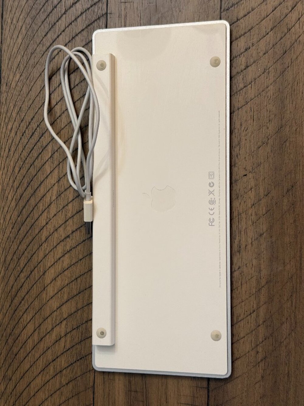 Apple Compact Wired USB Keyboard - Picture 2 of 3